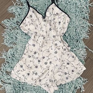 Vintage 1960s Inner Most Polyester White & Blue Floral Lingerie 2-piece Set